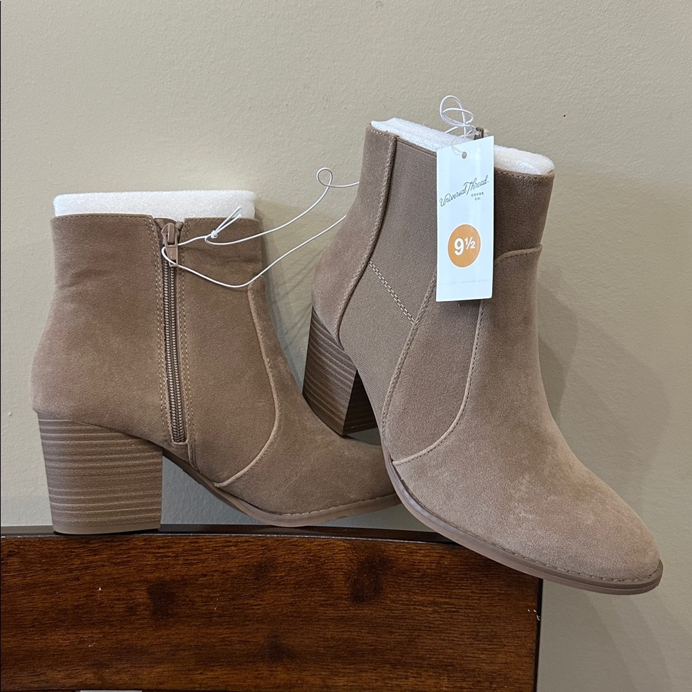Universal Thread Taupe Ankle Boots size 9 NWT
